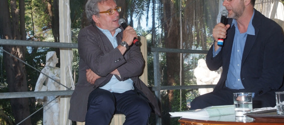Fabio Fazio intervistato dal giornalista Mauro Boccaccio durante la consegna del Premio Fernanda Pivano